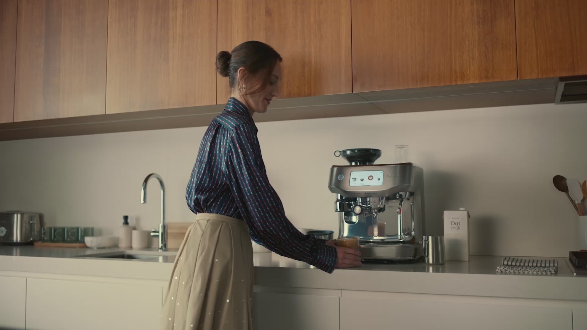 Load video: Breville Oracle Dual Boiler Espresso Machine