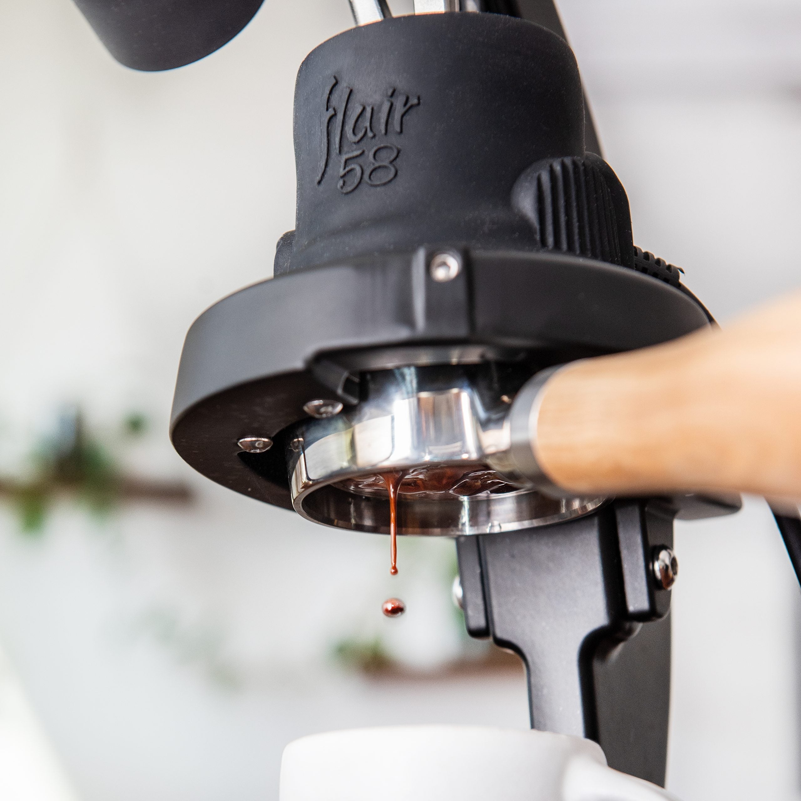 Flair 58 Espresso Maker pulling shot